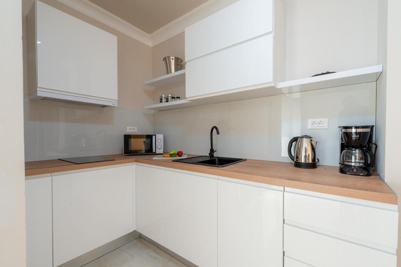 Makris No 4 *